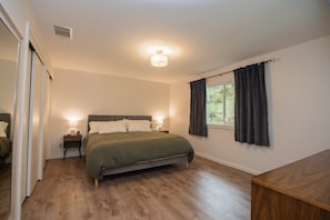 2 habitaciones, tabla de planchar con plancha, wifi y ropa de cama