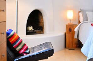 3 bedrooms, desk, iron/ironing board, free WiFi - Spacious 3 bedroom, 2 bathroom luxury home; AC; 1 mile to historic Canyon Road (Santa Fe)