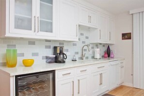 Fridge, microwave, oven, stovetop - Charming Clarksville (Austin)