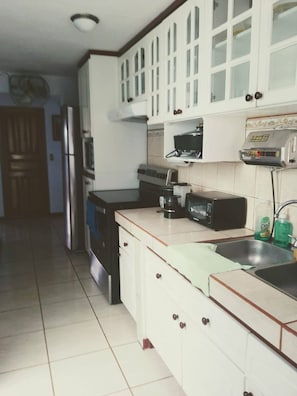 Room, 1 Bedroom, Smoking, Patio | Private kitchen - Room-habitación Y Baño Independientes (Jimenez)