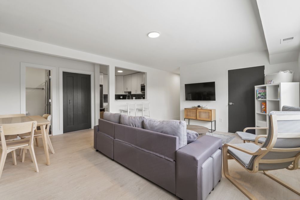 Original 2BR Condo in Alexandria. Discover the Comfortable