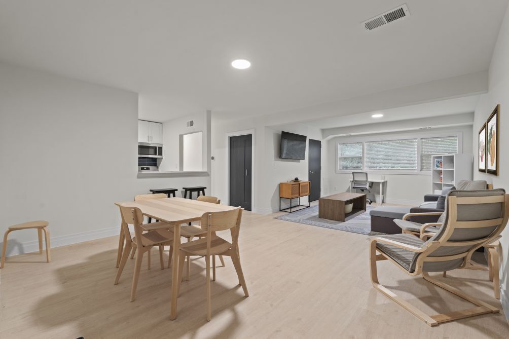 Stunning 3BR Condo. Your Home away from Home