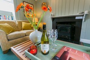 Interior - The Fancy House -  a remote that sleeps 5 guests  in 2 bedrooms (Moelfre)