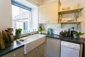 Fridge, microwave, oven, dishwasher - Bears Cottage -  a remote that sleeps 5 guests  in 2 bedrooms (Moelfre)