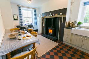Dining - Bears Cottage -  a remote that sleeps 5 guests  in 2 bedrooms (Moelfre)