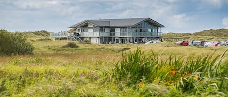 المنشأة من الخارج