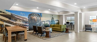 Starkville Inn and Suites
