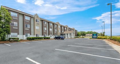 Starkville Inn and Suites