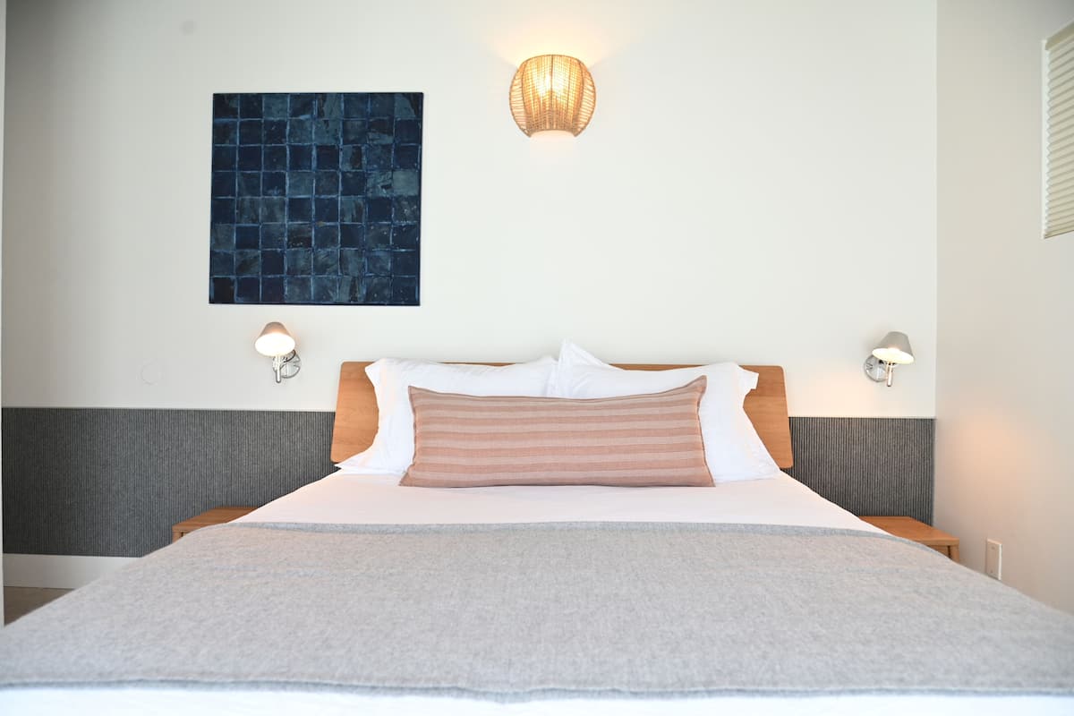 Egyptian cotton sheets, premium bedding, in-room safe