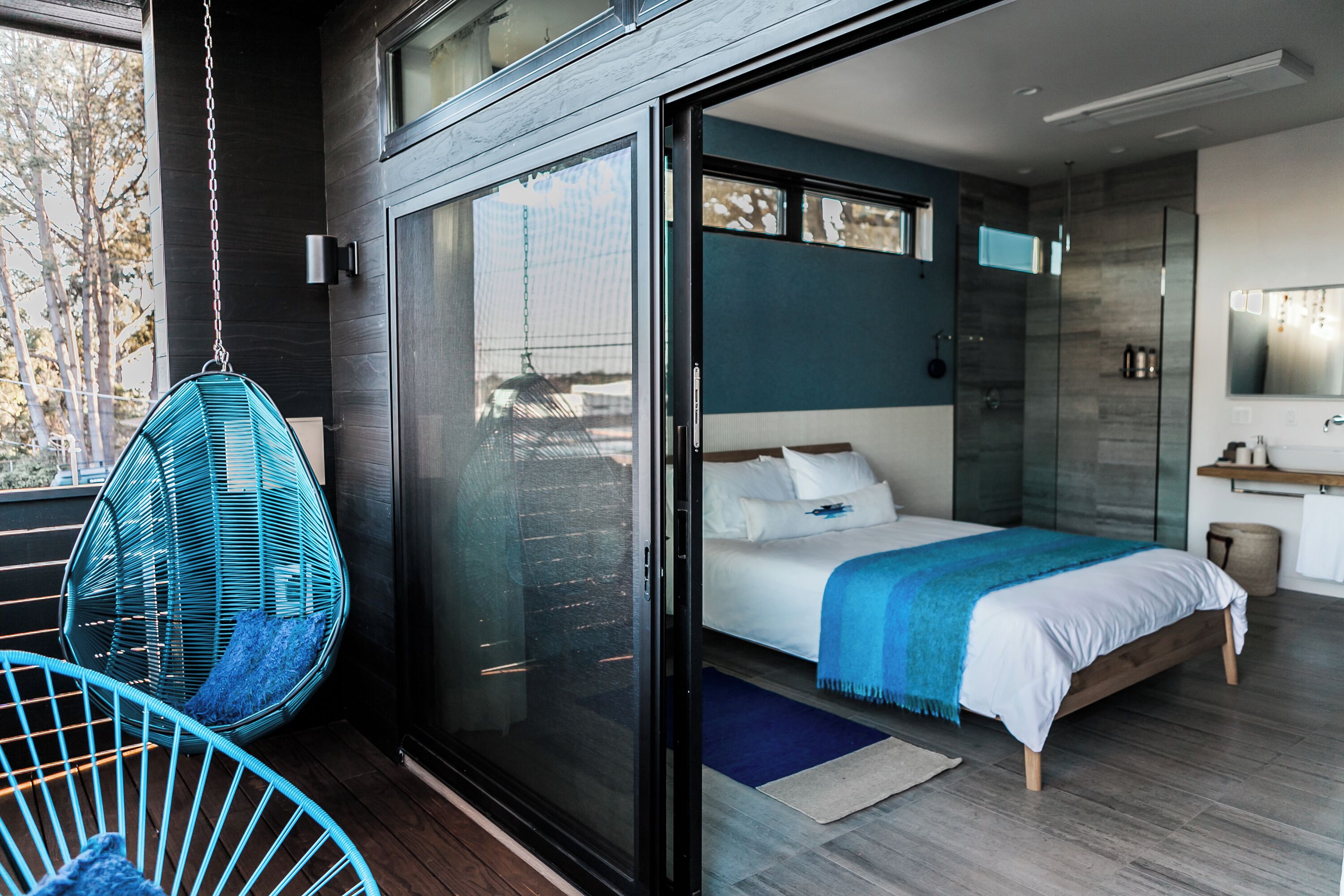 Egyptiske bomuldslagner, premium-sengetøj, pengeskab på værelset