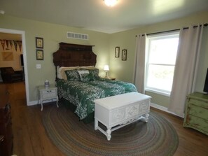 3 chambres, fer et planche à repasser, accès au Wi-Fi (inclus)