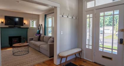 Roanoke Speakeasy: Downtown Charm near Greenways