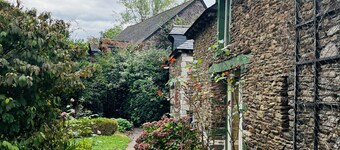 Grande Dépendance Avec son Jardin au Sein du Parc Boisé dun Château 10/12 Pers