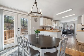 Interior - Mountain Vistas (Sevierville)