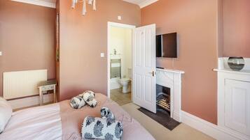 6 bedrooms, free WiFi, bed sheets