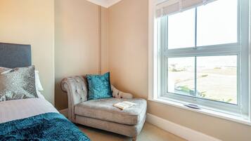 6 bedrooms, free WiFi, bed sheets