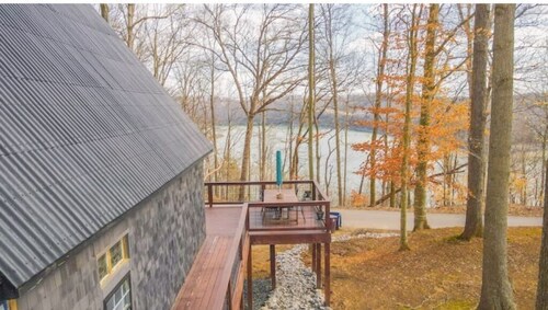 "Eagle's Cliff" at Lake Cumberland. Relaxing Beautiful Front Porch Lake View! 