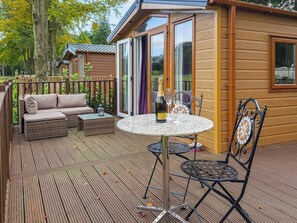 Outdoor dining - 1 bedroom accommodation in Dollar, near Stirling (Dollar, near Stirling)