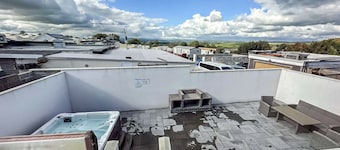 4 bedroom accommodation in Tavernspite