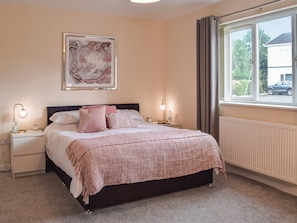 4 bedrooms, free WiFi, bed sheets - 4 bedroom accommodation in Tavernspite (Tavernspite)