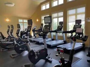 Fitness facility - Stylish Poconos Retreat w/ Hot Tub, Firepit, Pool Table, Games, & Country Club (Tobyhanna)