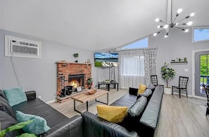 Smart-TV, Kamin, Videospiele
