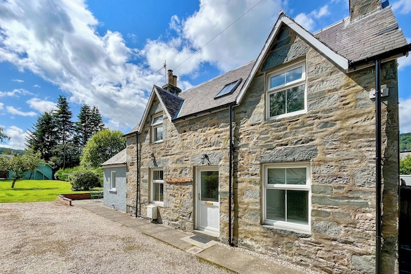 Exterior | Hillview Cottage - Hillview Holidays, Aberfeldy