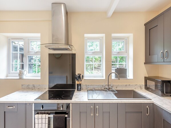 Dishwasher, highchair - Apple Orchard - UK45170 (All Nottinghamshire)