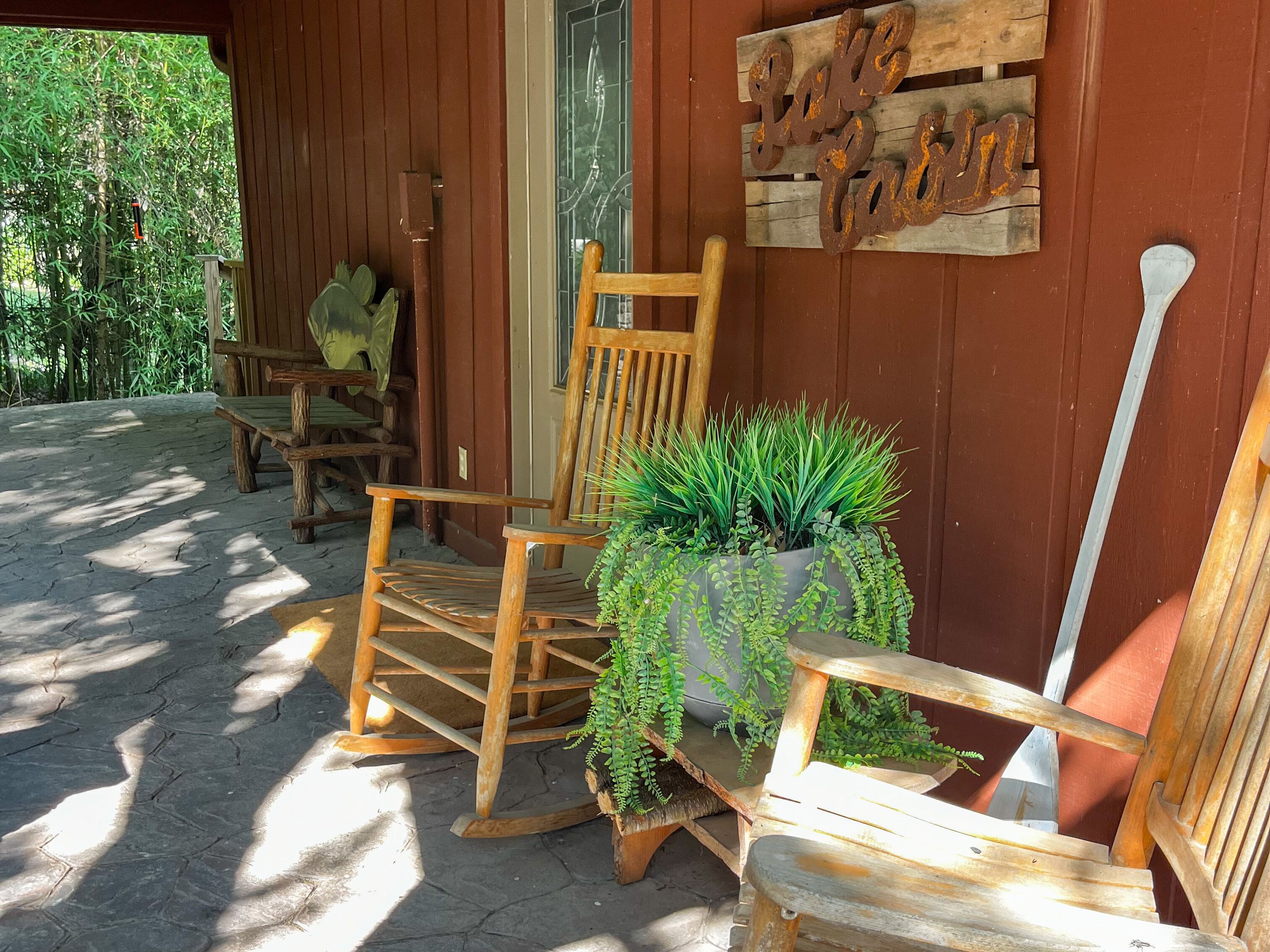  Harpers Cove Hideaway- Quiet Greers Ferry Lakefront Cabin. 
