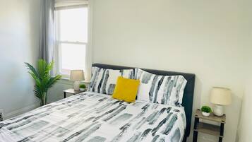 2 slaapkamers, een strijkplank/strijkijzer, gratis wifi, beddengoed