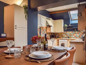 Lava-louças, cadeirão de bebê