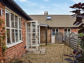 Exterior - 2 bedroom accommodation in Waltham on the Wolds, near Leicestershire (Waltham on the Wolds, near Leicestershire)