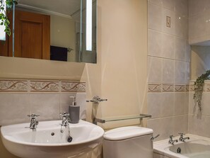 Towels - 2 bedroom accommodation in Waltham on the Wolds, near Leicestershire (Waltham on the Wolds, near Leicestershire)
