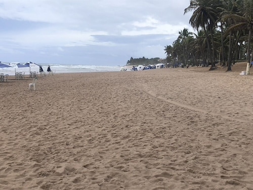 Apartamento na Melhor Praia de Salvador, Ótima Para Curtir e Relaxar