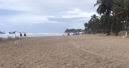 Apartamento na Melhor Praia de Salvador, Ótima Para Curtir e Relaxar