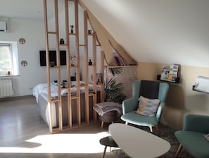 1 slaapkamer, een strijkplank/strijkijzer, reisbedje, gratis wifi