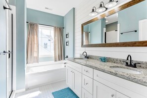 Hair dryer, towels, soap, shampoo - Stylish 5BR Beach Home • Sleeps 10 • Family Ready (Norfolk)
