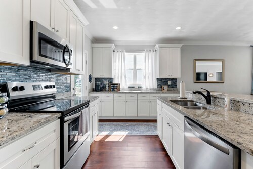 Stylish 5BR Beach Home • Sleeps 10 • Family Ready