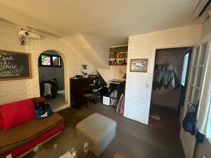 Living area - Maison de Ville Atypique Avec Terrasse en Centre Ville (Sèvres)