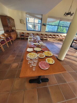 Free daily continental breakfast