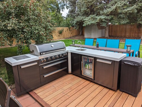 Best Yard in Denver - Hot Tub & Outdoor Kitchen!