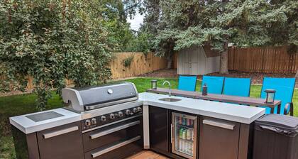 Best Yard in Denver - Hot Tub & Outdoor Kitchen!