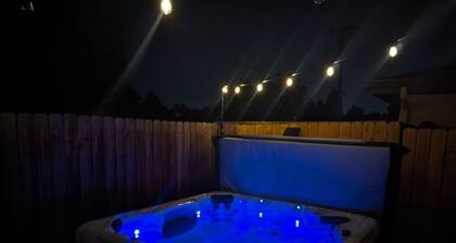 Best Yard in Denver - Hot Tub & Outdoor Kitchen!