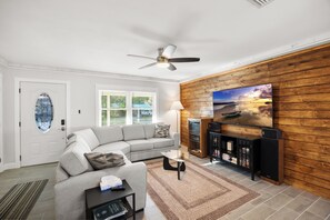 Smart TV - The Palm Cottage

 (Yankeetown)