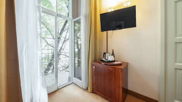 Double Room, Balcony | Soundproofing, free WiFi, bed sheets