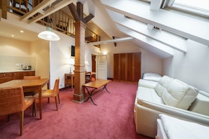 Soundproofing, free WiFi, bed sheets - Hotel Raffaello Prague (Prague)