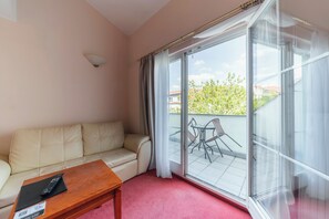 Deluxe Studio Suite | Living area - Hotel Raffaello Prague (Prague)