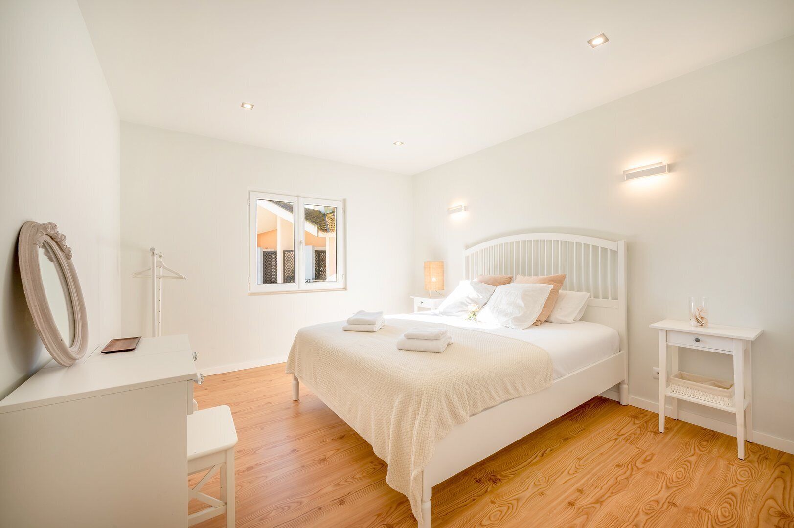 3 quartos, ferros/tábuas de passar roupa, acesso à internet