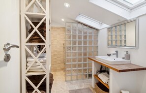 Douche, séchoir à cheveux