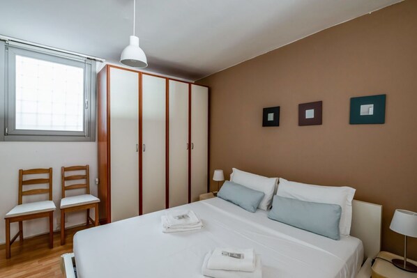 1 bedroom, iron/ironing board, Internet